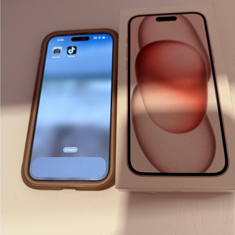 iPhone 15 Plus 128 GB Pink With TikTok App - Picture 1 of 3